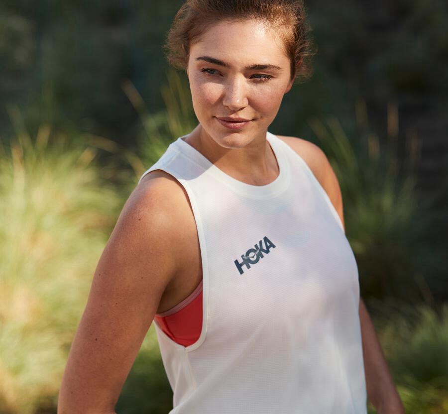 Top Hoka One One Mujer Blancos - Performance Utility Tank - RINT83520